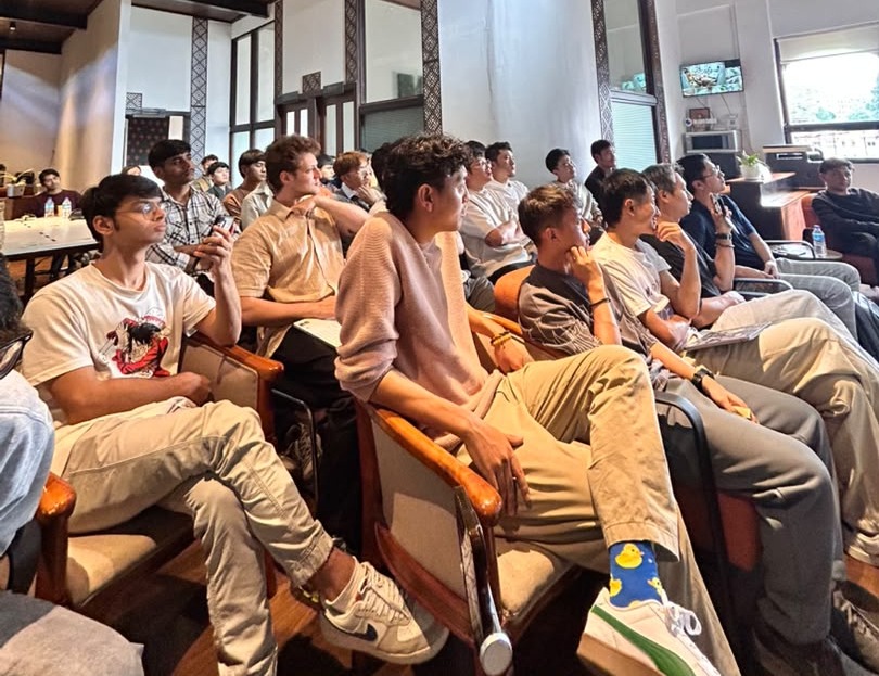 Developers seated in rows, listening to a talk at the meetup